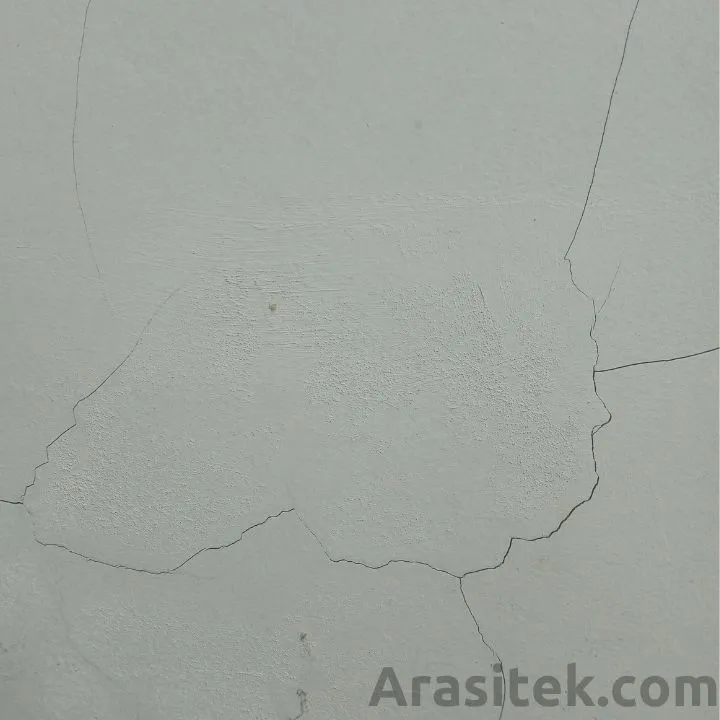 dinding retak karena air